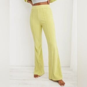 NWT Aerie Groove-On Ribbed Velour Flare Pant - Soft Neon - Women’s Medium